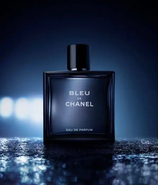 Вітрина парфумів Bleu de Chanel
